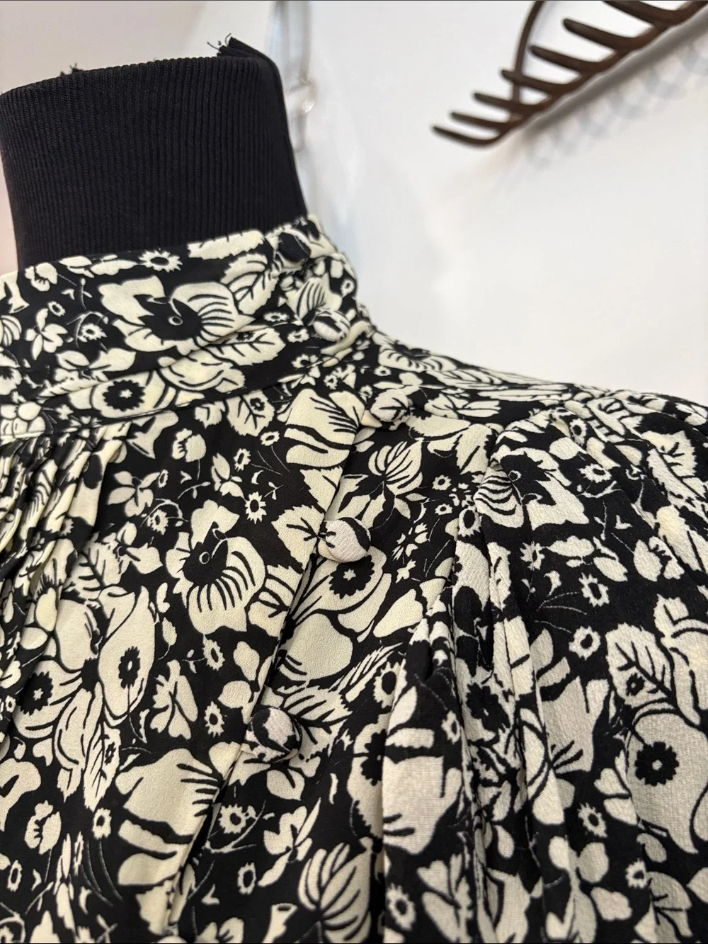 Black & Cream Floral Long-Sleeve Women's Dress with a zipper on the side